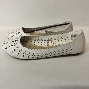 Wanted Womens 7 M White Tulip Laser Cut Ballet Flat Shoe Display XB1